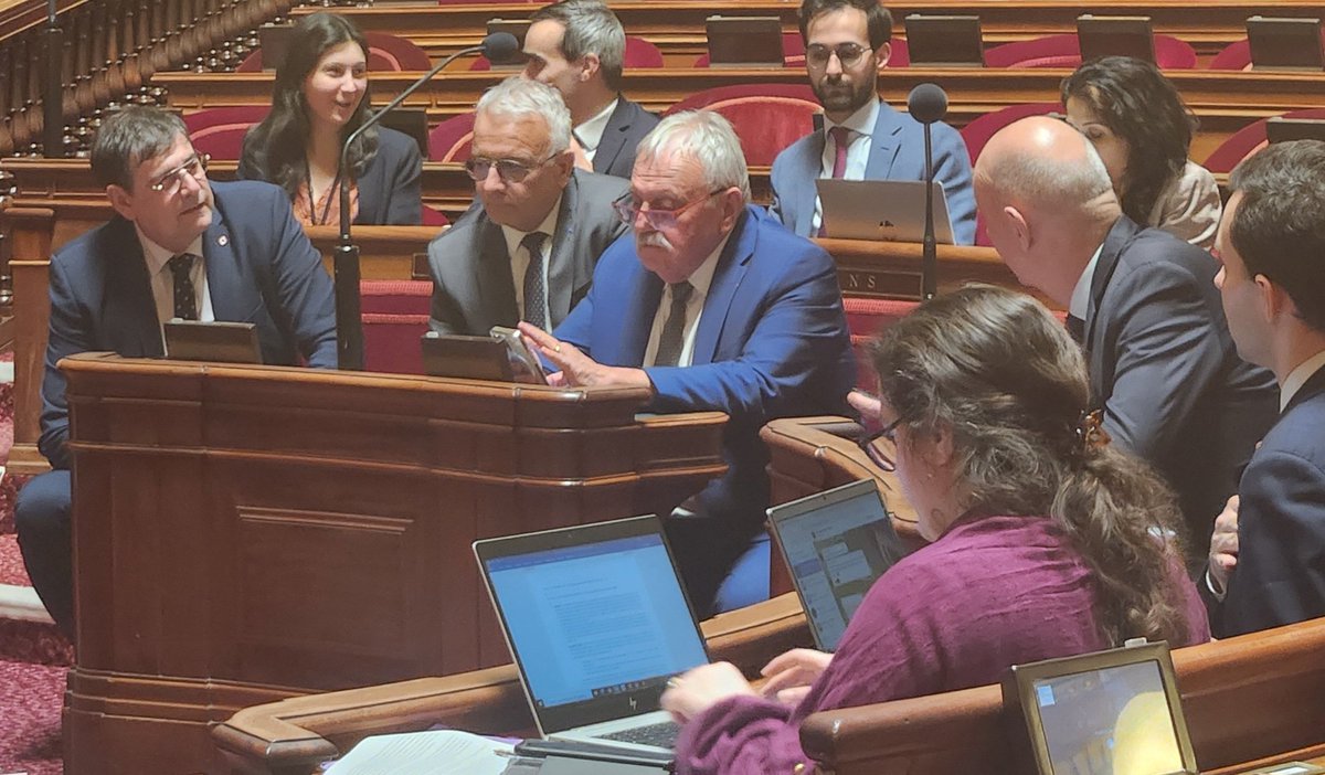 En séance de nuit pour la fin d'un long et tumultueux parcours législatif !
☢️ Après l'assemblée nationale cet après-midi, le <a href="/Senat/">Sénat</a> vote les conclusions de la CMP #Sûreté #nucléaire