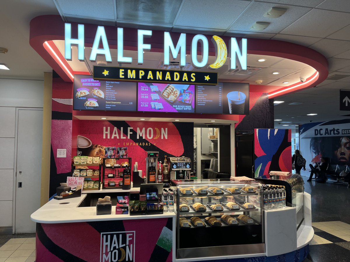 We have NEWS! Half Moon Empanadas is now open!! 🎉🎊🎉 Stop by for a delicious empanada, in a variety of flavors, that's perfect for breakfast, lunch, or dinner. 🌓🥟 📍: Concourse B, near Gate B15