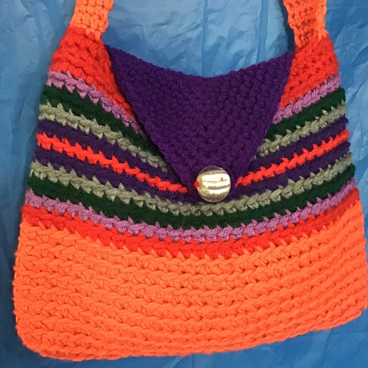 🌫️ORANGE STRIPED CROCHET PURSE🌫️To Purchase🫧 #HitTheLinkInMyBio #Crochet #Fashion #Handmade #MakeItWithMichaels #Purses #CrochetCreations