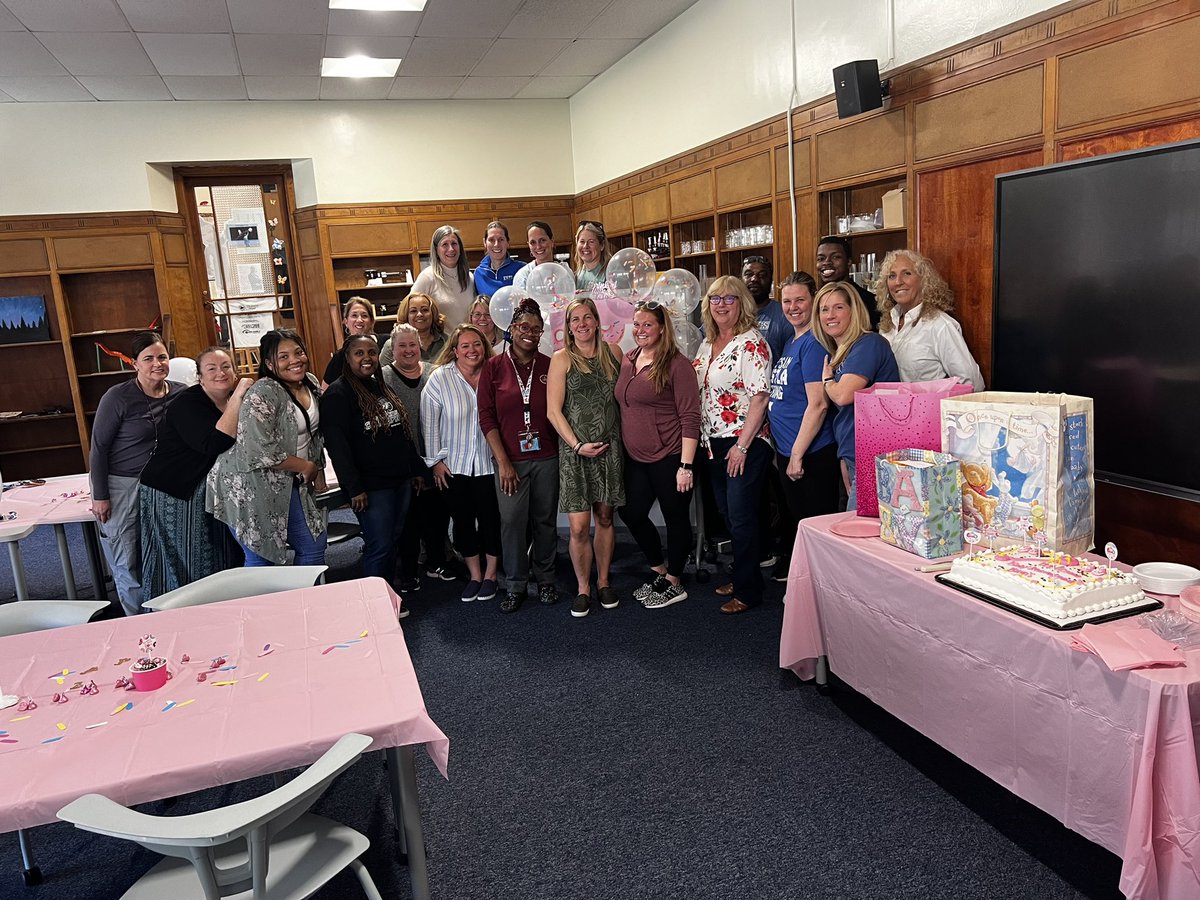 Thank you ESTLA family!! <a href="/estlaPanthers/">ESTLA</a> I am so grateful to work with all of you 🩷🎀🩷🎀