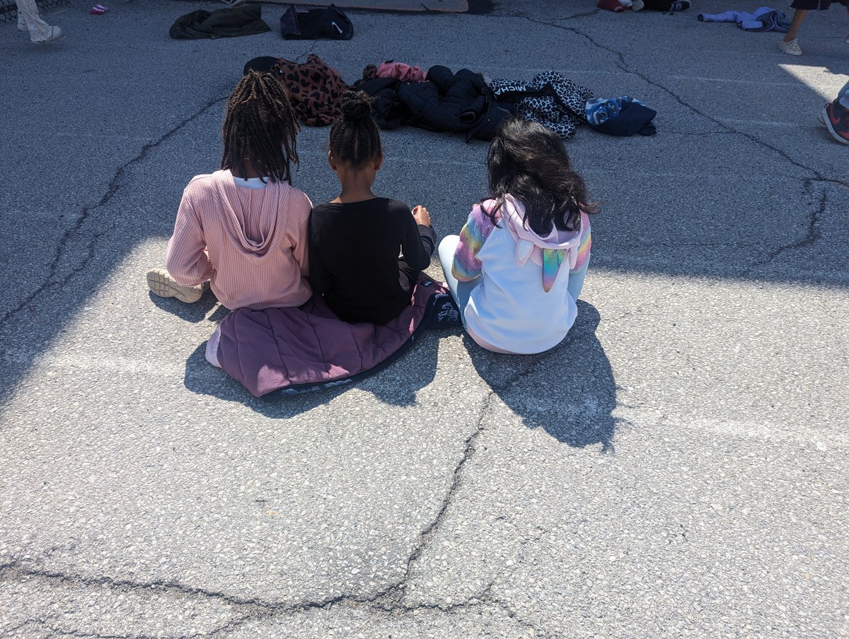 Our class @Agnesbears just started participating in #BattleofBooks2024 These students were caught in action (immersed in their books) during recess today, unaware that Mme. Sunder was taking a picture of 'em! 🥰 'Reading is dreaming with eyes wide open' @PeelSchools @dougpete