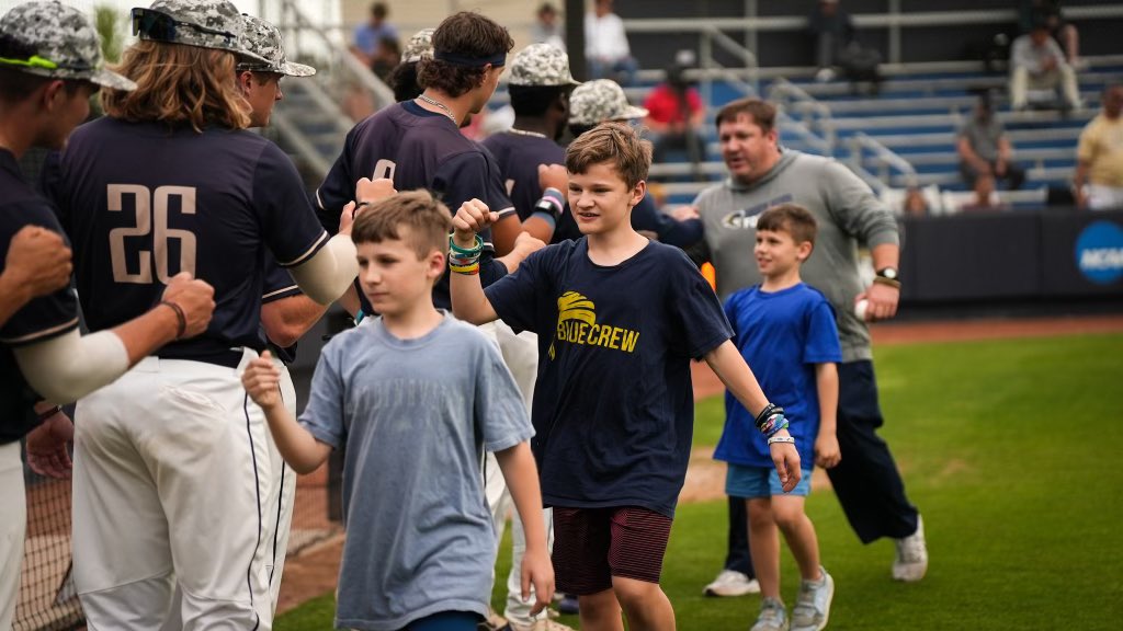 Thank you to @GabeGiardina of @CSUFB for throwing out today’s first pitch!