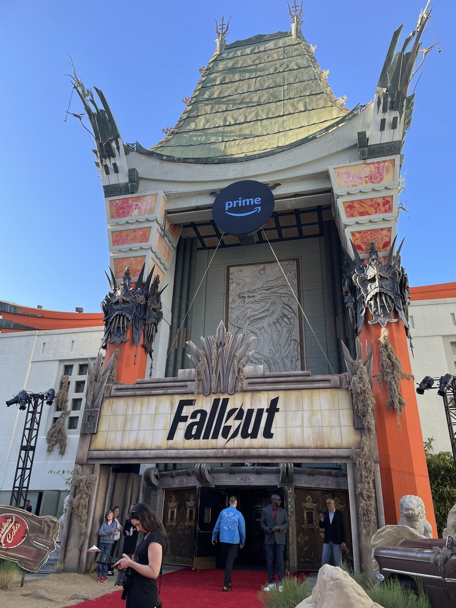 Celebrating my brother-in-law Todd Howard tonight at the premiere of #Fallout at the @ChineseTheatres.