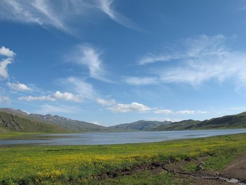 I really want to see the seaside in other places, with blue sky, white clouds and handsome guys haha
