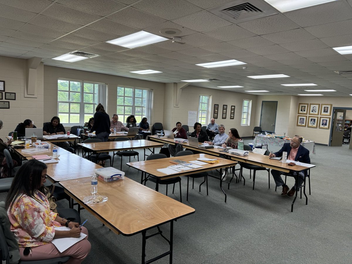 NicholasBr43077's tweet photo. I had the opportunity to work with Dr. Beall ⁦@AlabamaMTSS⁩ as she discussed the PST process with Monroe County leaders. What an amazing day! https://t.co/3Nb2cIWsqU