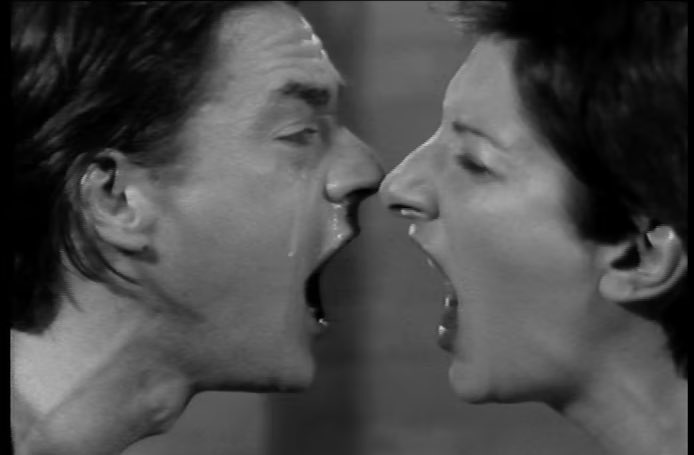 de vegades senzillament cal recordar el que va aconseguir mostrar marina abramovic i reflexionar