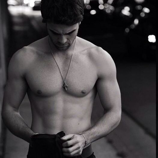 KnownAsWilyFox's tweet image. #NewProfilePic to tease the wify @EmeraldOrigin, he is involuntarily back to his cursed original vampire body.