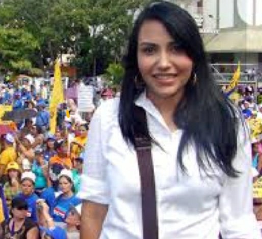 Monagasalexa's tweet image. Ni yo la quiero 🤣

#AvanzaPuebloUnido #oriele
#FactorM #prelimi #JorgeGlas
💔 #Hugo #TareckElAissami