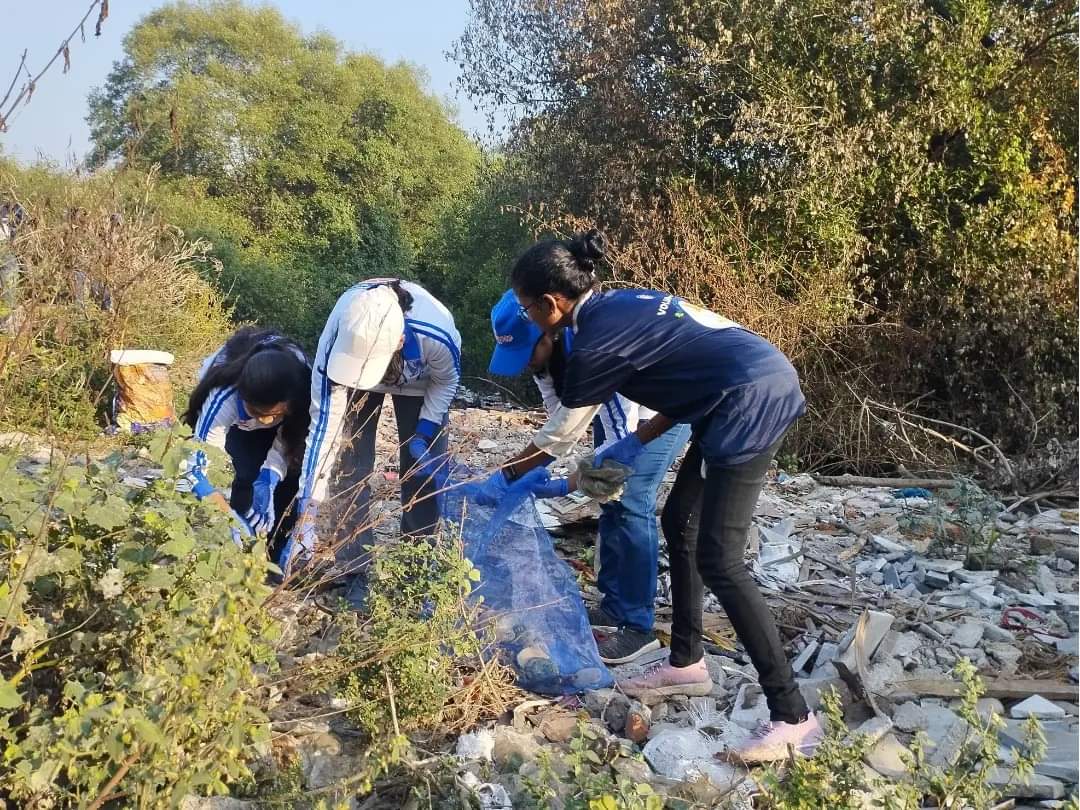 forfuturein's tweet photo. Thank you for joining hands
.
#ForFutureIndia #HarshadDhage #ForFutureIndiaTeam #BeachCleanups #BeachCleanupsIndia #MajhiVasundhara #EnvironmentEnvoy #MangrovesCleanup #BeatPlasticPollution #BeachCleanup #PlasticPollution #CleanupDrive #SwachhBharatAbhiyan #SaveEnvironment https://t.co/AjLQXCvtGA