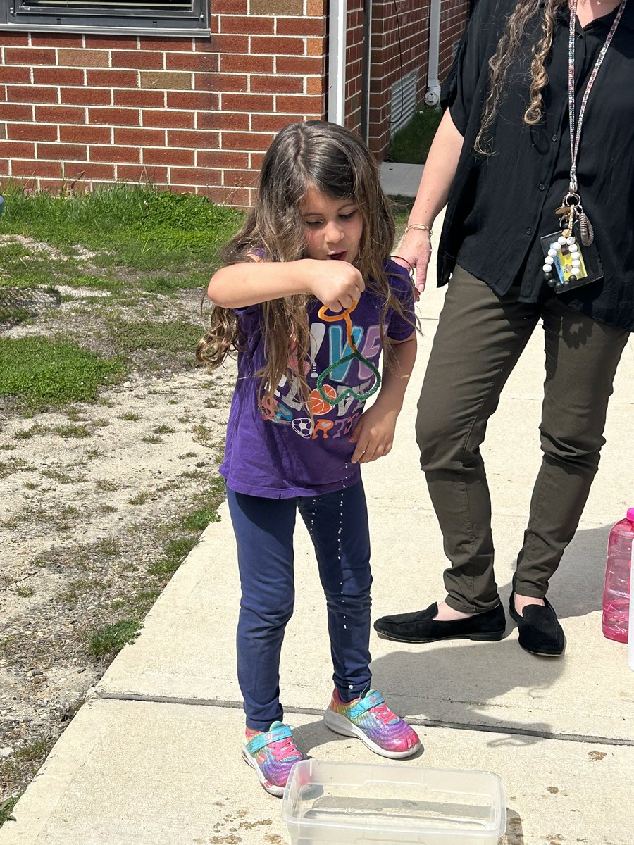 Designing and testing our own bubble wands in STEAM today!🫧 <a href="/FSDVikings/">Farmingdale School</a>