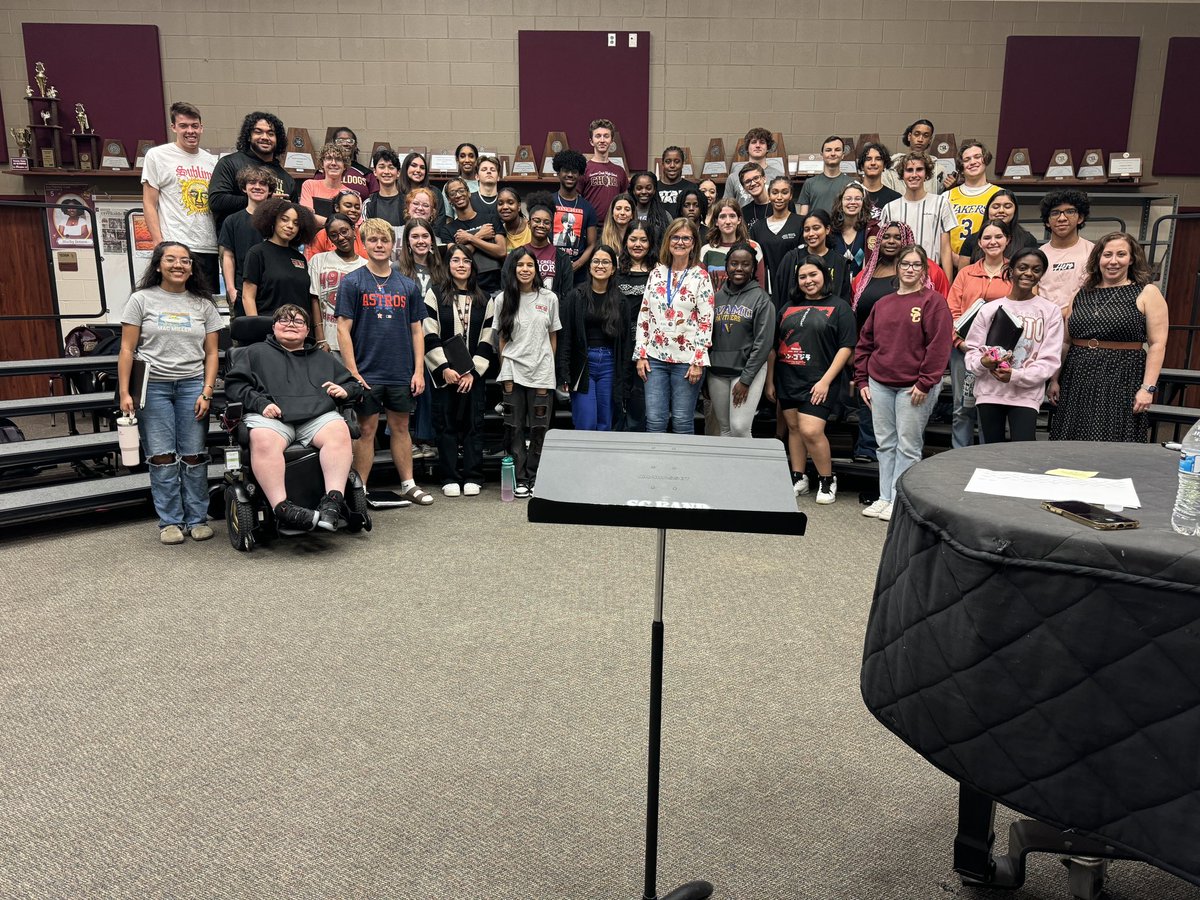 I’m very grateful for Janet Menzie working with Chorale tonight. Thank you @AMC_tours for sponsoring this clinic! #cantstopwontstop #BestistheStandard #ShineALightSCHS @humbleisd_schs @HumbleISD @HumbleISD_Arts