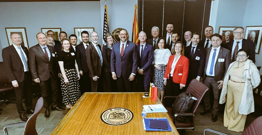 Very timely meeting with Lieutenant Governor and Secretary of State of Arizona, Adrian Fontes @AZSecretary. Elections -past and future- but also reproductive rights, the economy and migration were on the menu. #Arizona