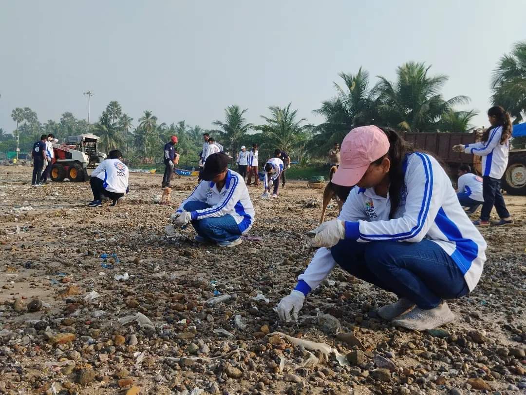 forfuturein's tweet photo. Thank you for joining hands
Atharva College NSS Unit
.
.
#ForFutureIndia #HarshadDhage #ForFutureIndiaTeam #BeachCleanups #BeachCleanupsIndia #MajhiVasundhara #EnvironmentEnvoy #MangrovesCleanup #BeatPlasticPollution #BeachCleanup #PlasticPollution #CleanupDrive https://t.co/WUMRZmzKwR