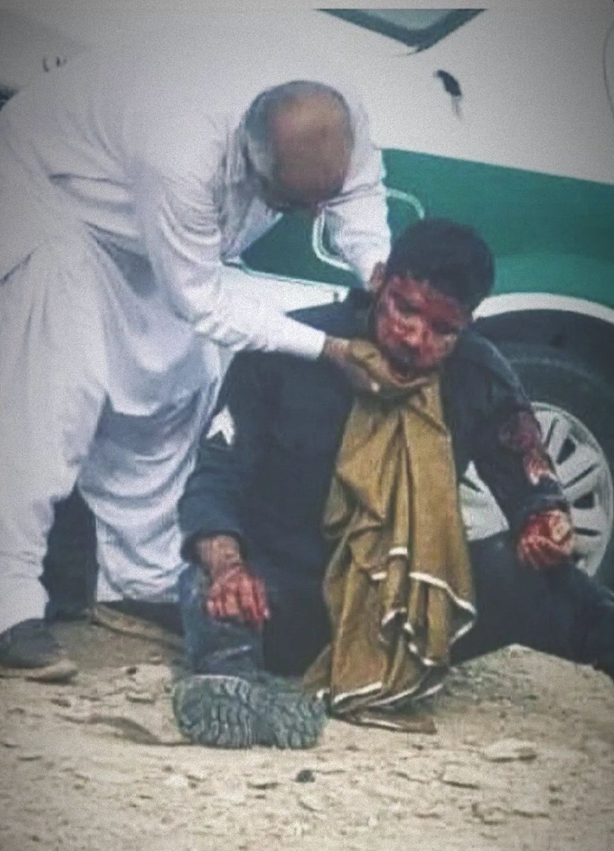 tehranimoghadam's tweet photo. اینجا #سیستان_و_بلوچستان جایی که دشمن نمی‌خواهد پیشرفت کند؛ و این تصویر هم تلفیقی از مظلومیت و غیرت است. https://t.co/aYjUUcm2vO