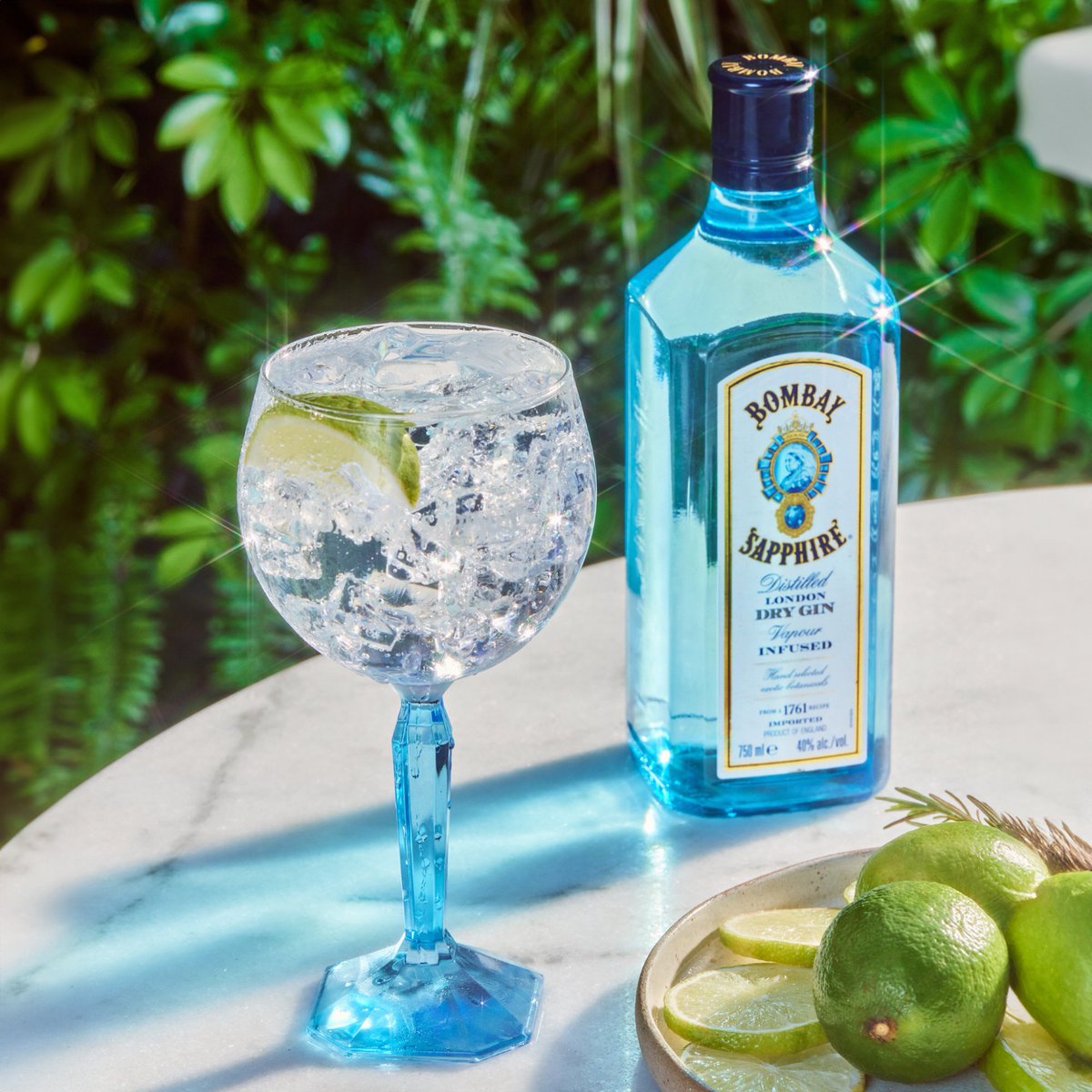 We know what you're cheersing with on National Gin and Tonic Day, or as we like to call it, National Bombay and Tonic Day. #BombaySapphire #StirCreativity #NationalGinTonicDay More recipes here: bit.ly/BOMBAYRecipes