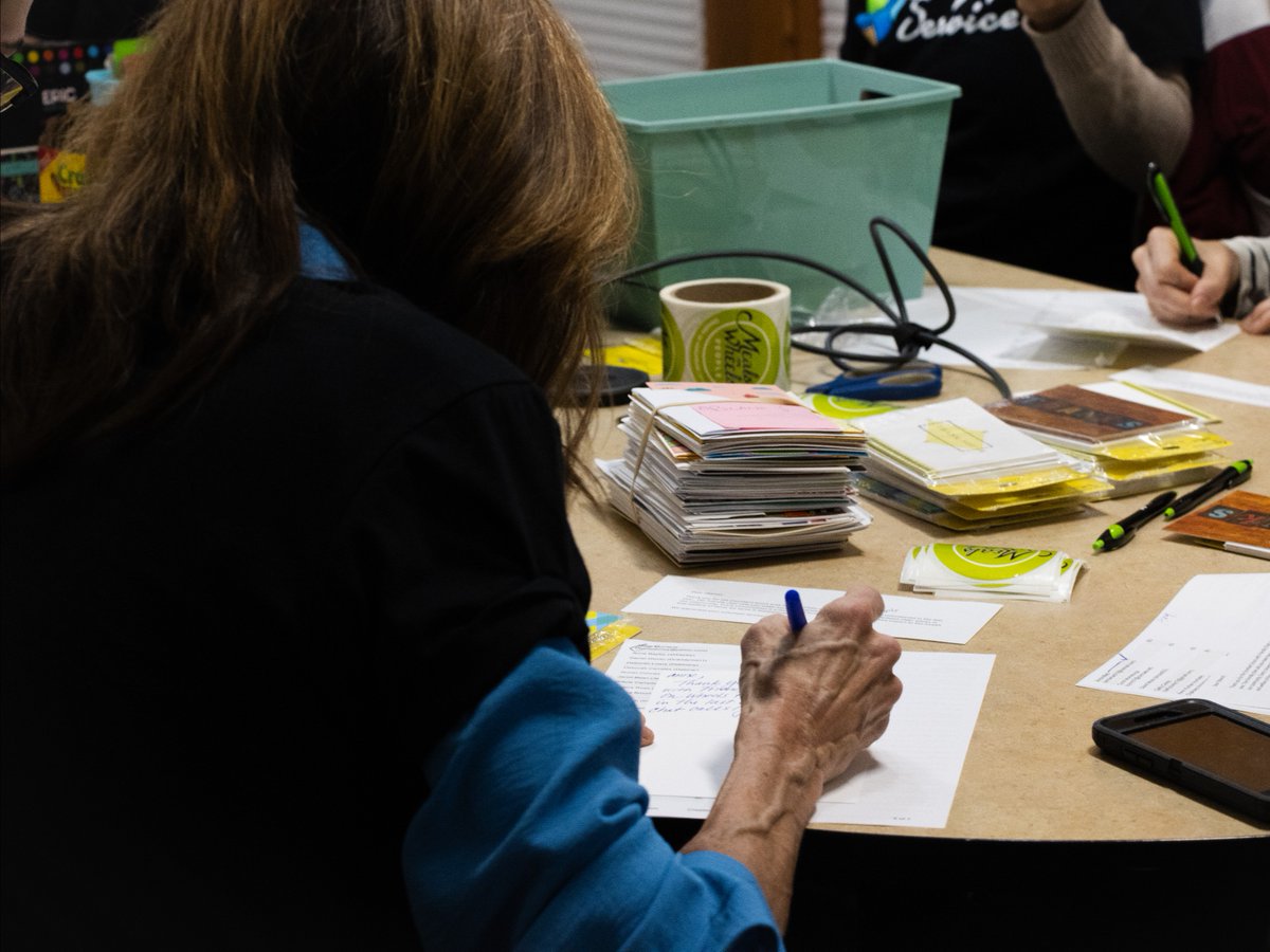 Huge thanks to the incredible team from @KATUNews who joined us today for Sinclair Cares Day of Service. 

They made an impact with #FriendlyChats calls, personalized cards for recipients, and more. Thank you all for sharing your time with us today. See you all again next year!