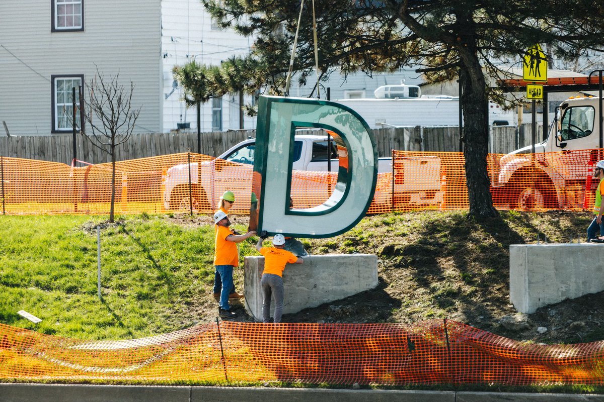 CityofDetroit's tweet photo. Our D-E-T-R-O-I-T sign is up!🤩

Detroit’s new Gateway sign will welcome residents and visitors to the city. The eight-foot-tall letters, mounted on two-foot-tall concrete blocks, is alongside Eastbound I-94 between Central Street and Cecil Ave. https://t.co/fQgTh5HbGX