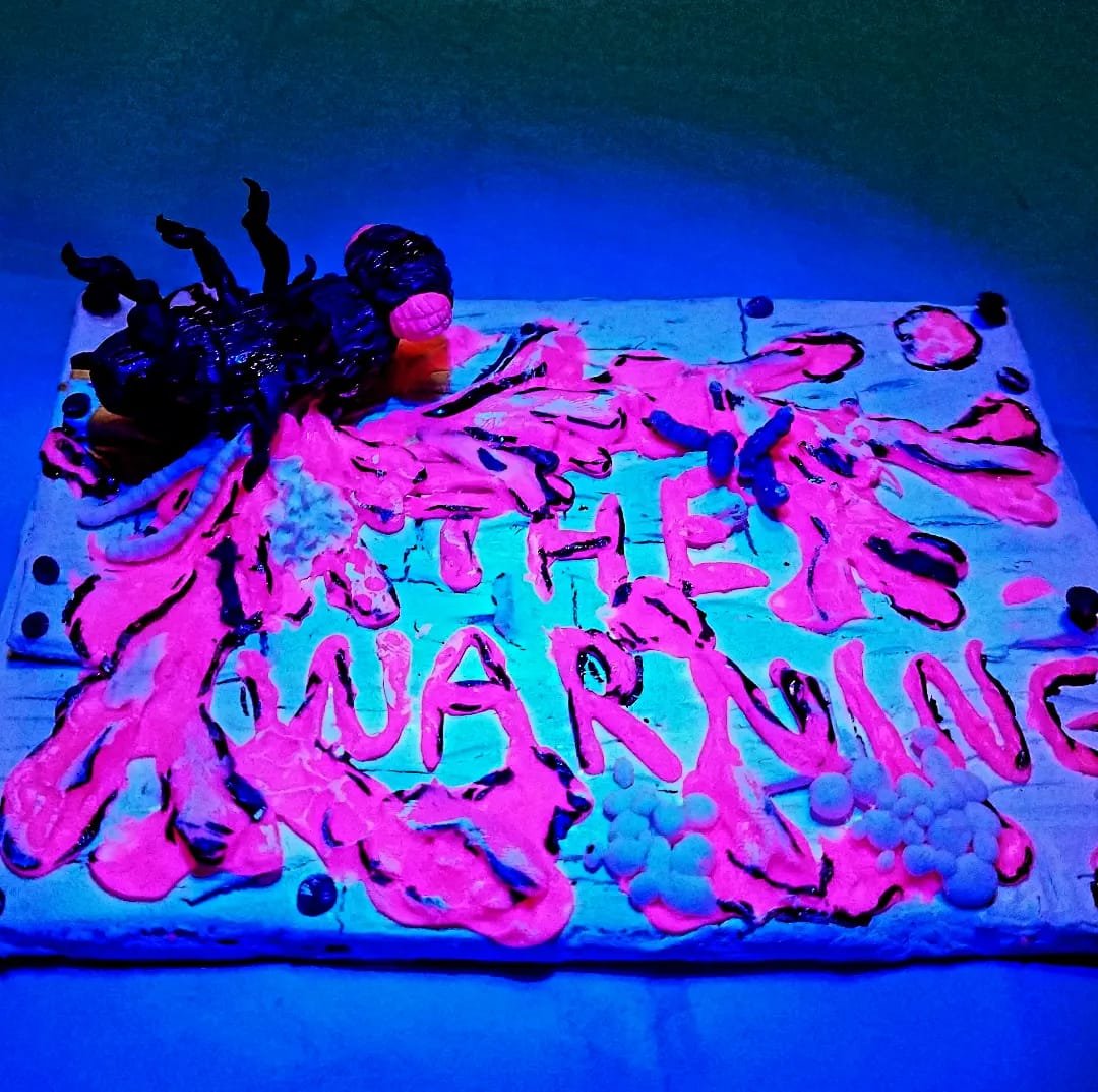 The Warning - S!Ck Figure Of Video 🪰💥🔨
.
.
instagram.com/p/C5jsNWaJpLs/
.
.
#thewarning #thewarningfanart #sick #darkart #blacklight #musicvideo #sevencris