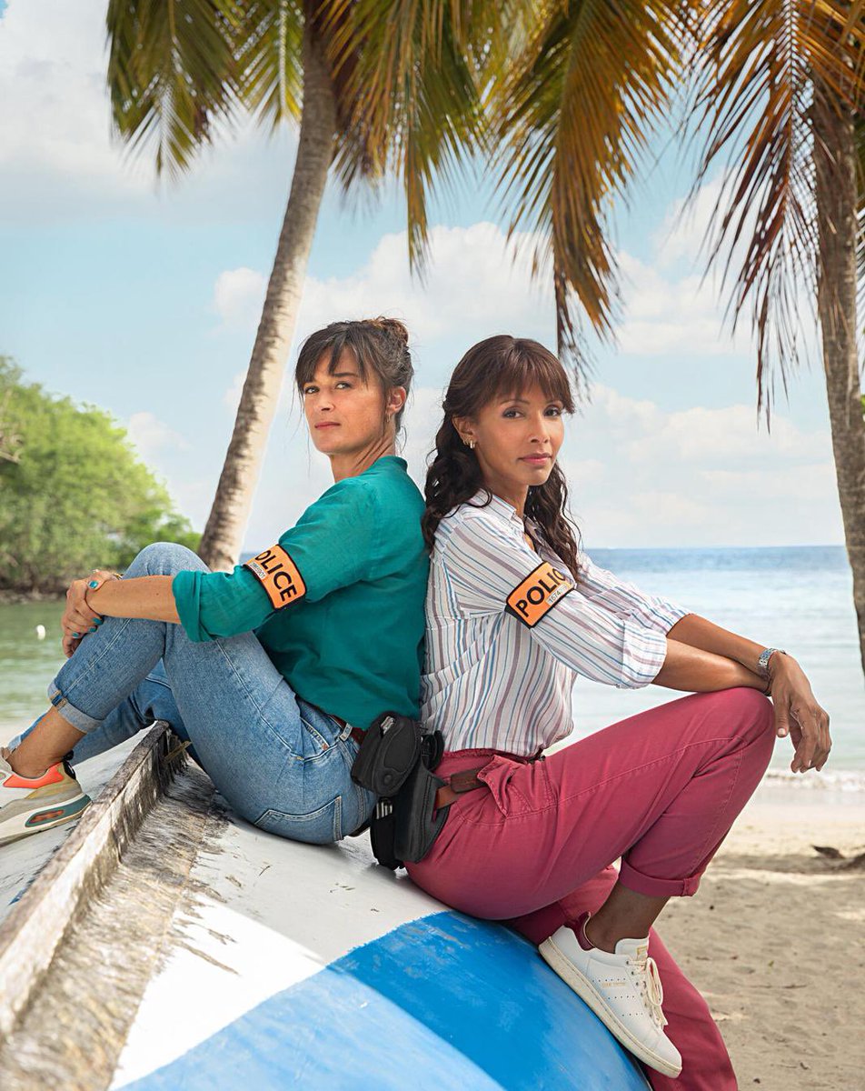 Tropiques Criminels est de retour!💥📺 Une saison pleine de surprises et de rebondissements! 📌 Dès le 3 mai à 21:30 sur France2 🚔🌴☀️ #TropiquesCriminels #Saison5 @FranceTV