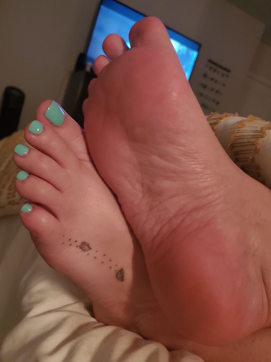 ✨ Dream about these soles.. 😴👣 @rt_feet @Feetopia @wantgirlsfeet @SummerBarefoot @TinyFootPervert @feetparade @Maturefootlover @slavekane @FootPeeps @FootParadiseRT @RTFeetPromo Feet Fetish || Foot Pics 📸 || Follow || Toes || Princess || Soles || Findom || Foot Model ✨