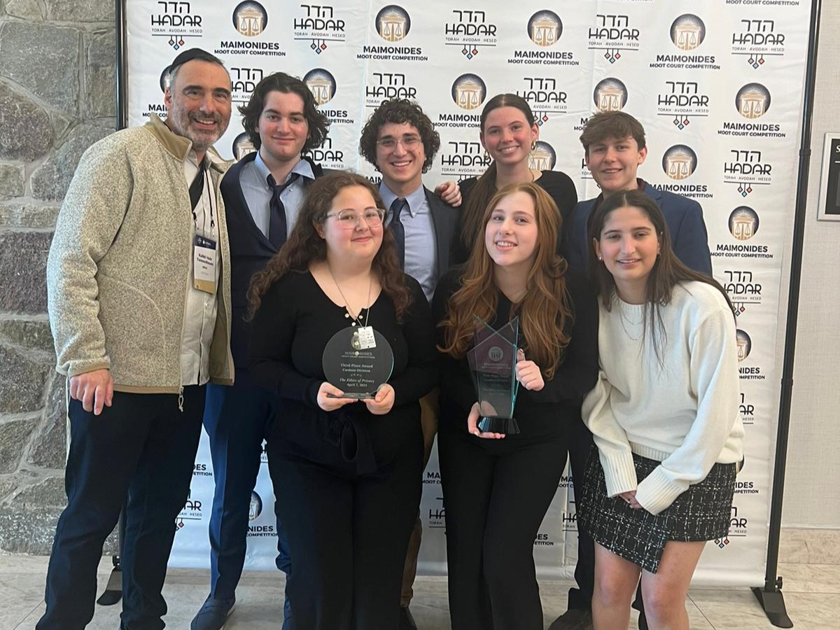 A hugeeeeee shoutout to our Maimonides Moot Court Teams who brought home not one, but TWO trophies from this year's competition! 🤩🏆 1st place and 3rd place in their divisions! 🥇🥉 Our teens on the ILN crafted compelling arguments rooted in Jewish texts!