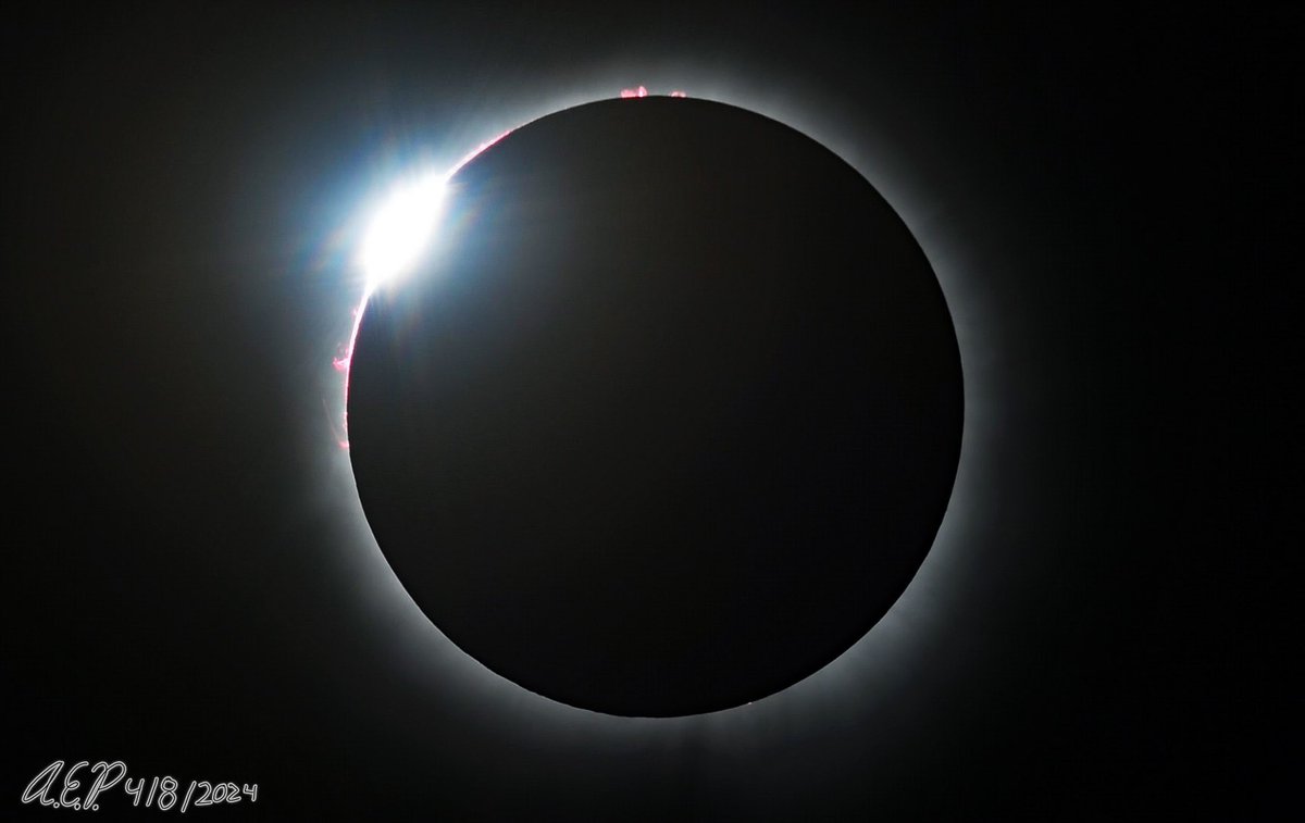 Diamond Ring effect at start of Totality