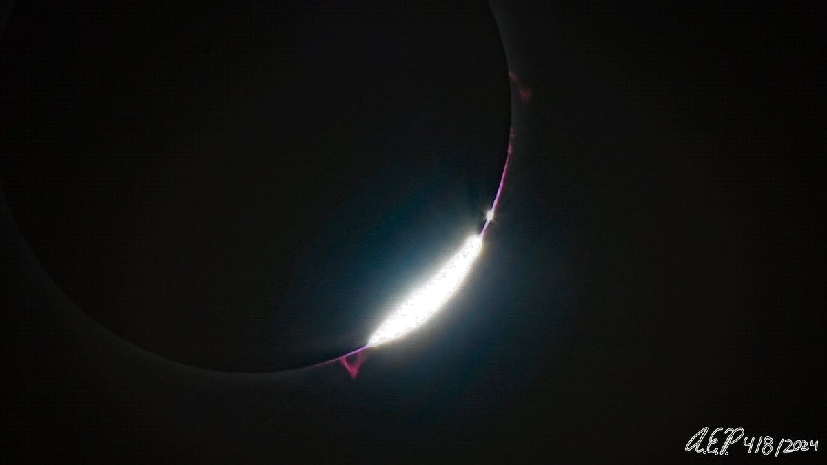 Closeup of Baily’s Beads at the end