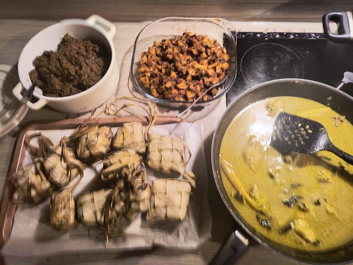 qqoctora's tweet photo. My cooking for Eid day. Ketupat (rice cake) with opor (chicken curry), rendang and kentang balado (spicy potato) https://t.co/mk5m7MBMX0