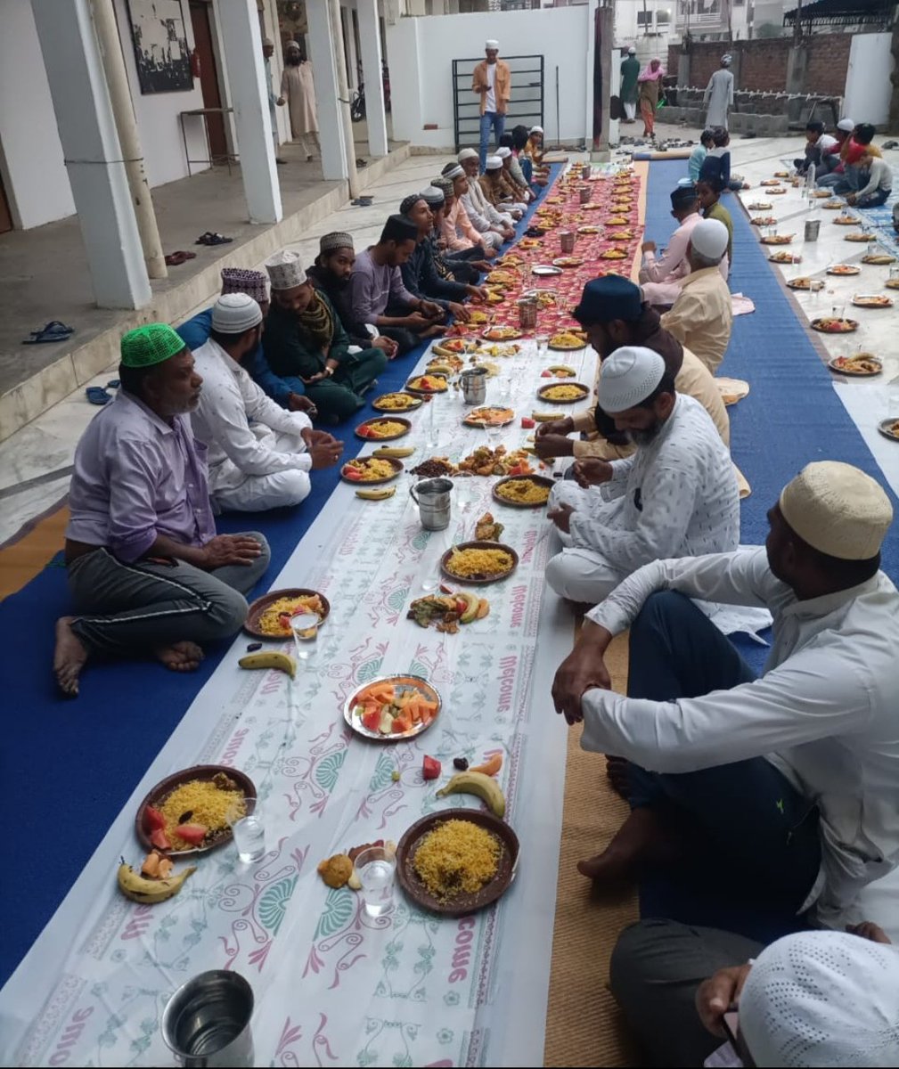 Our final #iftar at #Lucknow For 30 days our teams united, sharing food in slums, orphanages, oldage homes, hospitals, on the roads. @iftar4all honors our Prophet's wisdom, fostering inclusivity, respect & hope for all communities Together, making a difference! #iftar4all 🌍🤲