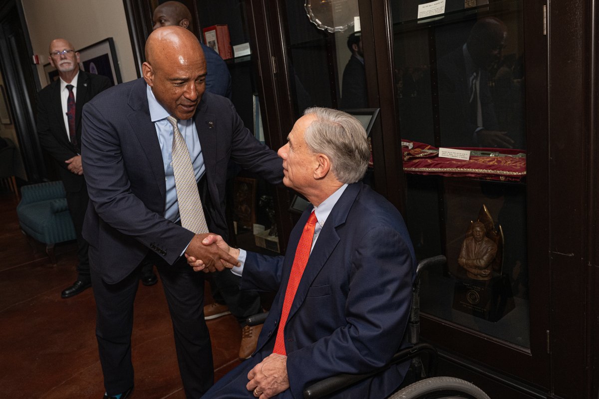 Thank you, @GovAbbott, for attending the @BakerInstitute Texas Electricity Policy Summit today on Rice’s campus. Your engagement in this important conversation is key to developing innovations to address the challenges facing our electric grid as Texas rapidly grows.