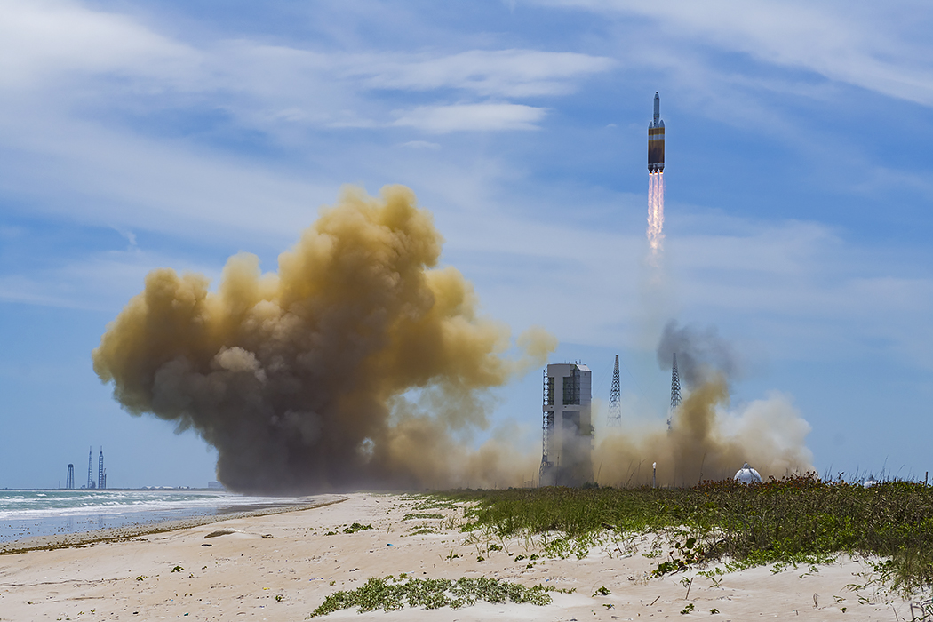 The last Delta, from the beach (Photo: @ulalaunch)