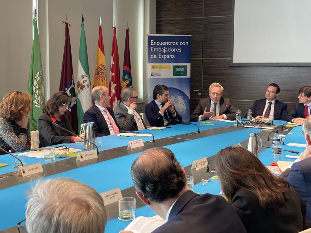 🇪🇸🇸🇦 Inspiring insights from @JorgeHeviaJHS on Saudi Arabia's business landscape. A must-hear on potential & challenges Vision2030. #BusinessOpportunities in #SaudiArabia #internationaltrade @SPAINinKSA @KSAMOFA @ClubExportadore @MAECgob 

clubexportadores.org/portfolio-item…