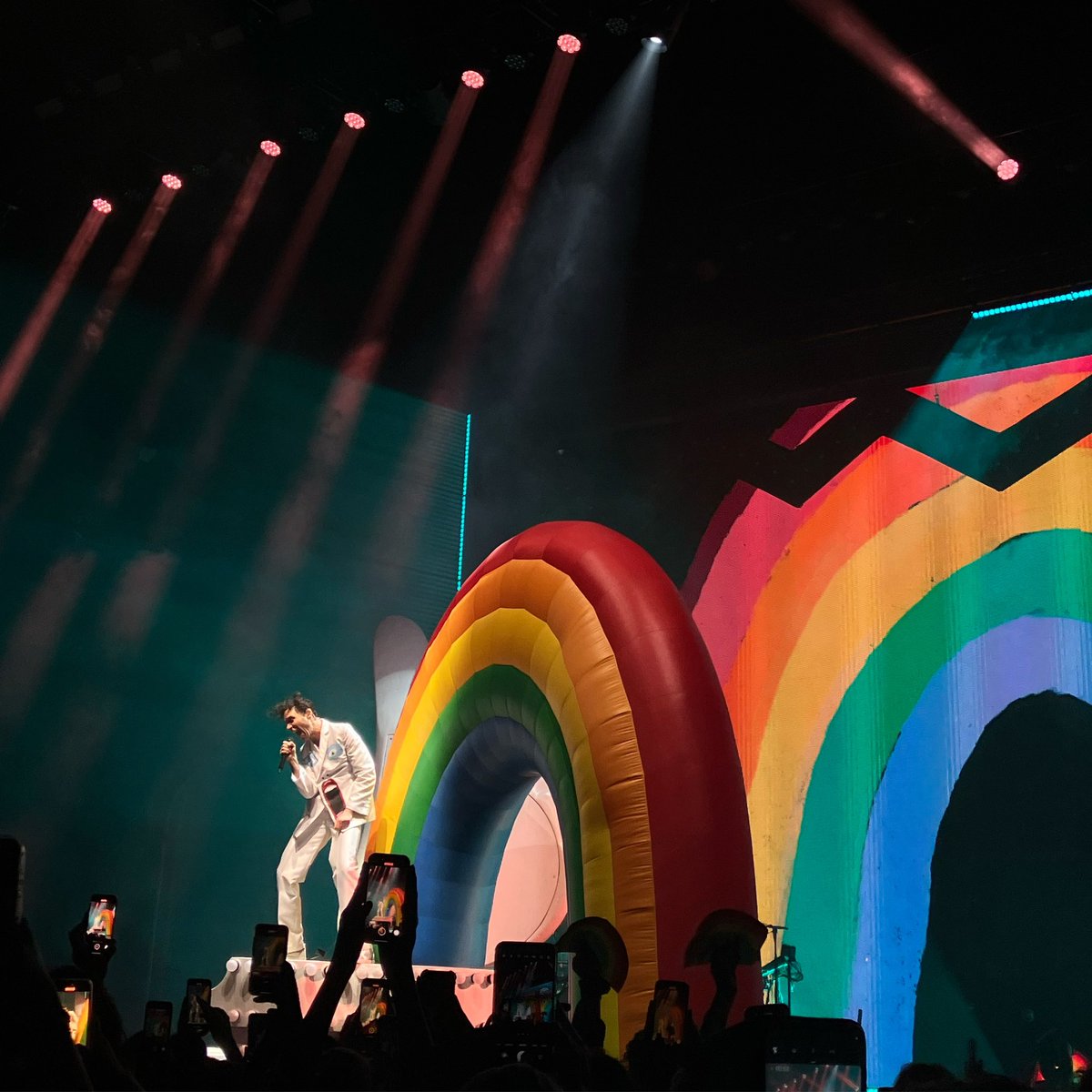 The inflatable rainbow exploded out of the piano. And the piano has a giant wing on the lid. Mika was just amazing tonight! @mikasounds