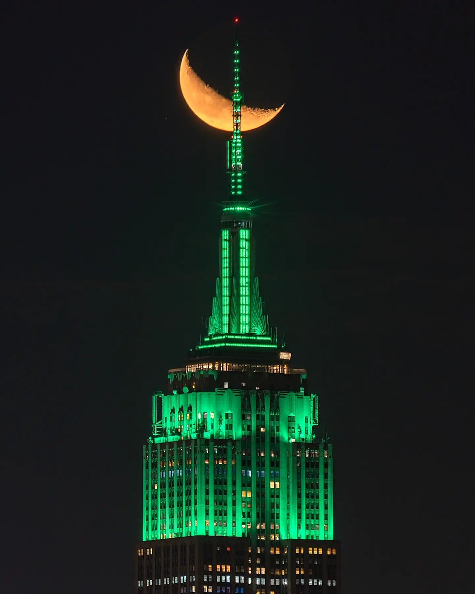 Shining in green in celebration of Eid al Fitr Text CONNECT to 274-16 to get alerts on our Lights! Watch tonight's lighting here: esbo.nyc/xm5 📷: imagesbydouble(.)d/IG