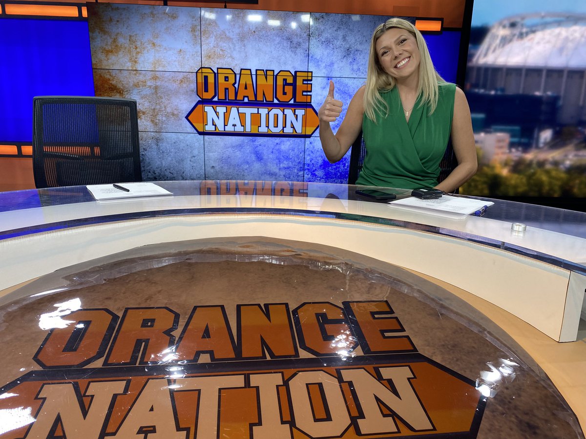 Someone is excited for Orange Nation. Tune in at 7 as @m_mustion & I recap the week in SU lacrosse. Jam-packed show as @kaylatreanor stops by to talk about their 8 game winning streak. Plus, Maddie goes 1-on-1 with Christian Mulè & @Tim_Leonard4 is in studio to look ahead to UNC.