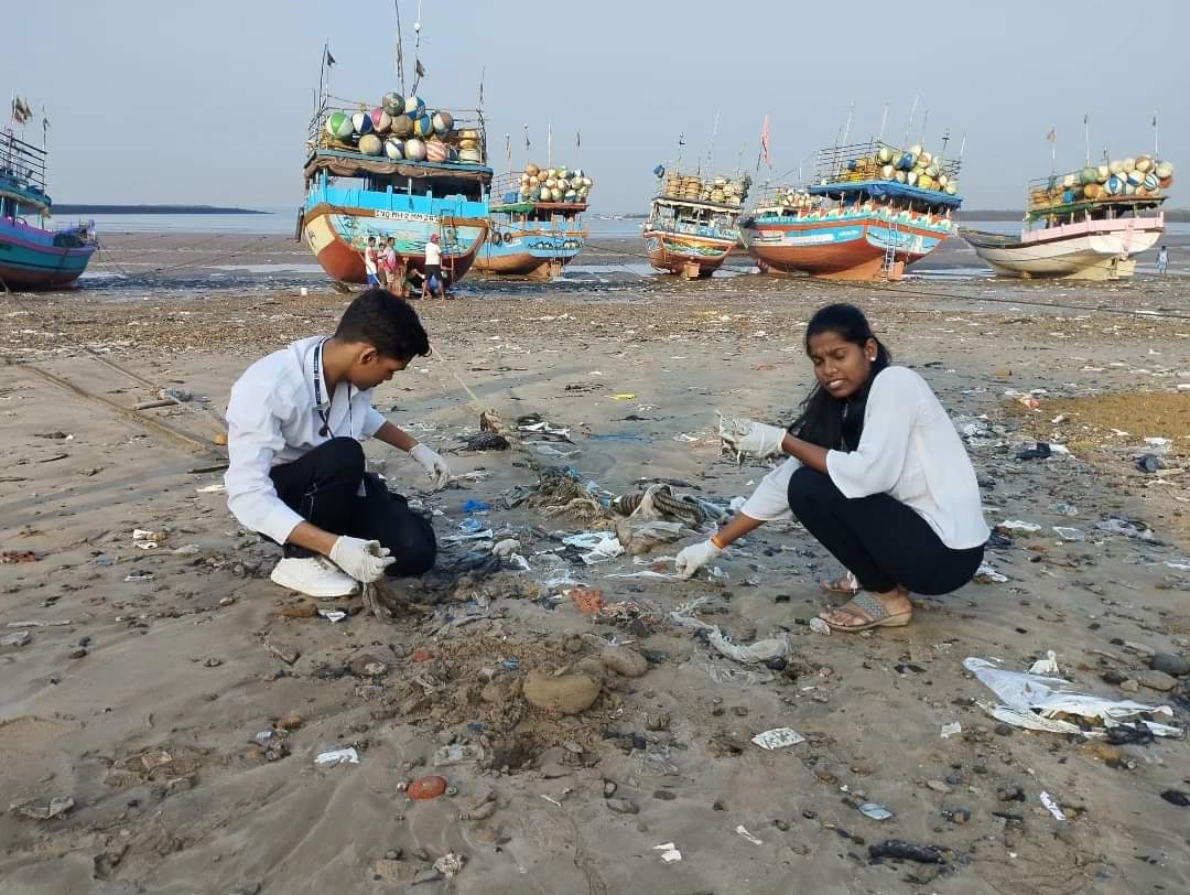 Thank you for joining hands 
Ladhidevi College NSS Unit 
.
#ForFutureIndia #HarshadDhage #ForFutureIndiaTeam #BeachCleanups #BeachCleanupsIndia #MajhiVasundhara #EnvironmentEnvoy #MangrovesCleanup #BeatPlasticPollution #BeachCleanup #PlasticPollution #CleanupDrive