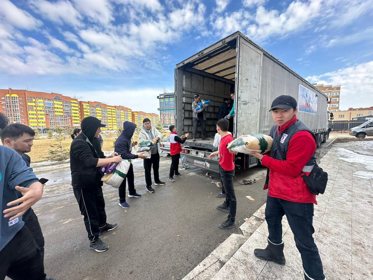 Northwestern Kazakhstan faced massive floods last week. More than thousands of people were evacuated from the flooded area. Thanks to the @KZ_RED_CRESCENT for work in assisting with the evacuation and for providing food, hygiene items and clothes to those in need.