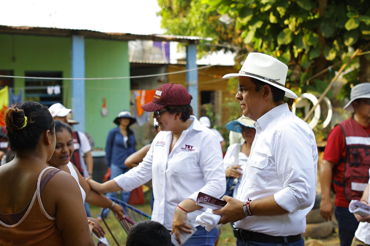 Nos encontramos en la Colonia Revolución Mexicana, llevando a las y los vecinos el mensaje de la construcción del segundo piso de la 4T.

#Tabasco #Distrito10 #Morena 
#6de6Morena #TodoMorena