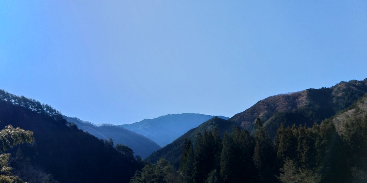 wodd_kiso's tweet photo. おはようございます

南木曽町、今朝は快晴ですが寒の戻りなのか少し寒いです。工場の中は上着一枚欲しいくらい🥶

水曜日、本日もご安全に⛑️ https://t.co/N2y5cdpRTi