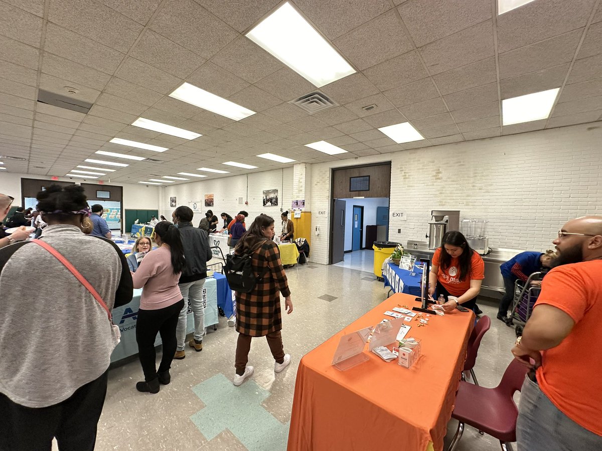 The VIVE Pathways to Success 17th annual Health Fair was a huge success! Over 300 participants attended & 32 partners shared their resources! True education is truly a collaborative & community effort! Thank you @PrincipalNaber for your leadership & partners! @YonkersSchools