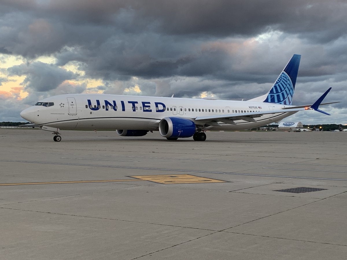 United Airlines Boeing 737 Max 9

#travel #aviation #airplane #airplanes #drone #Airport #planespotting