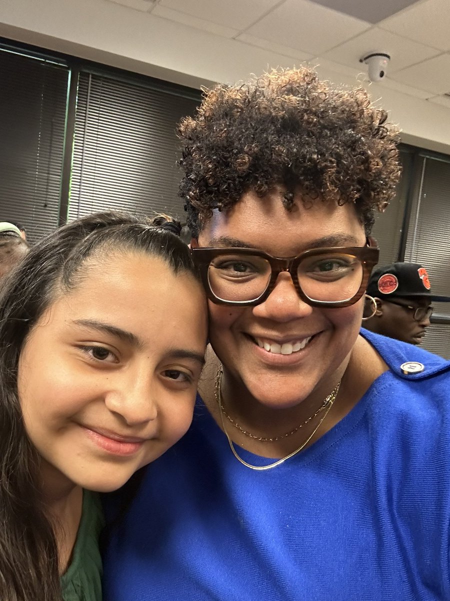Today we celebrated Ivanna during the WCPSS Board of Education meeting as our spotlight student this year, acknowledging her kindness, model citizenship & inclusive leadership. ¡Estamos extremadamente orgullosos de ti! @wcpssmagnets @rsykez @MollyMo518 @jqjoyner1 @WesternWCPSS