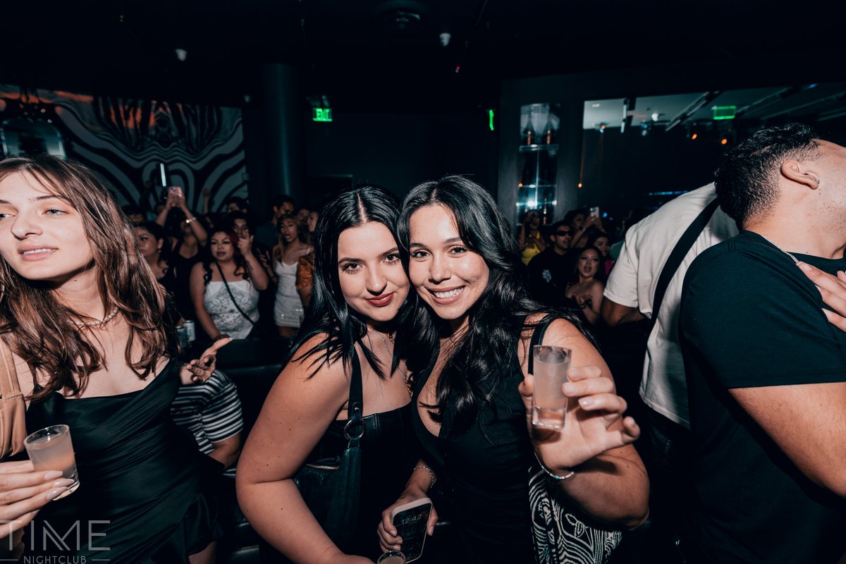 Fist pumping with @DJPaulyD under the chandelier had us like 😎😤! Peep the full album on our website. → timenightclub.com/gallery/dj-pau…