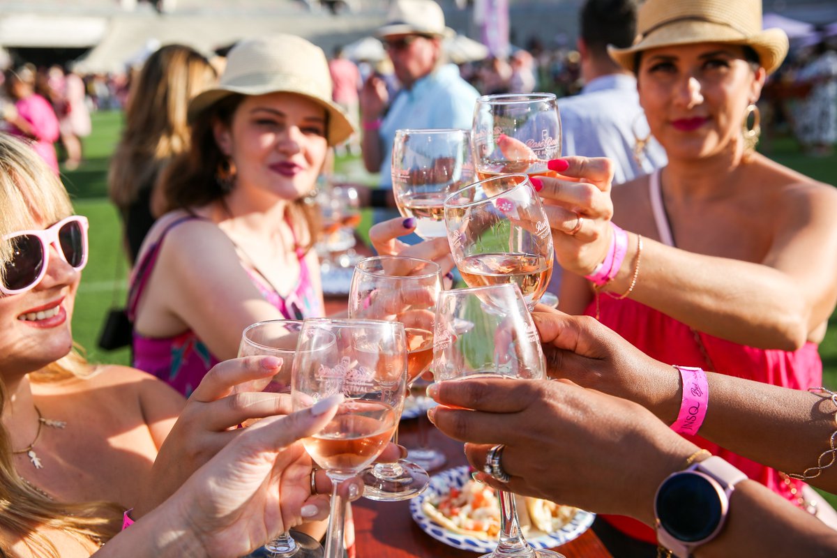 Rosé Bowl is just over a week away! Have you reserved your spot? 🥂 Enjoy endless pours of 40+ rosé wines, delicious food, live DJ music & more! Tickets are selling fast so don't wait! Purchase tickets here: bit.ly/RoseBowlRoseFe… #RoseBowl #RoseBowlStadium #WineFestival