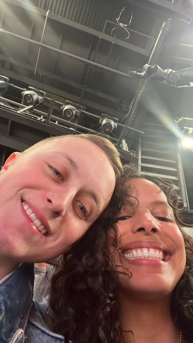 elh2e's tweet photo. #habselfie woot woot mourial https://t.co/twoC5Hq7ii