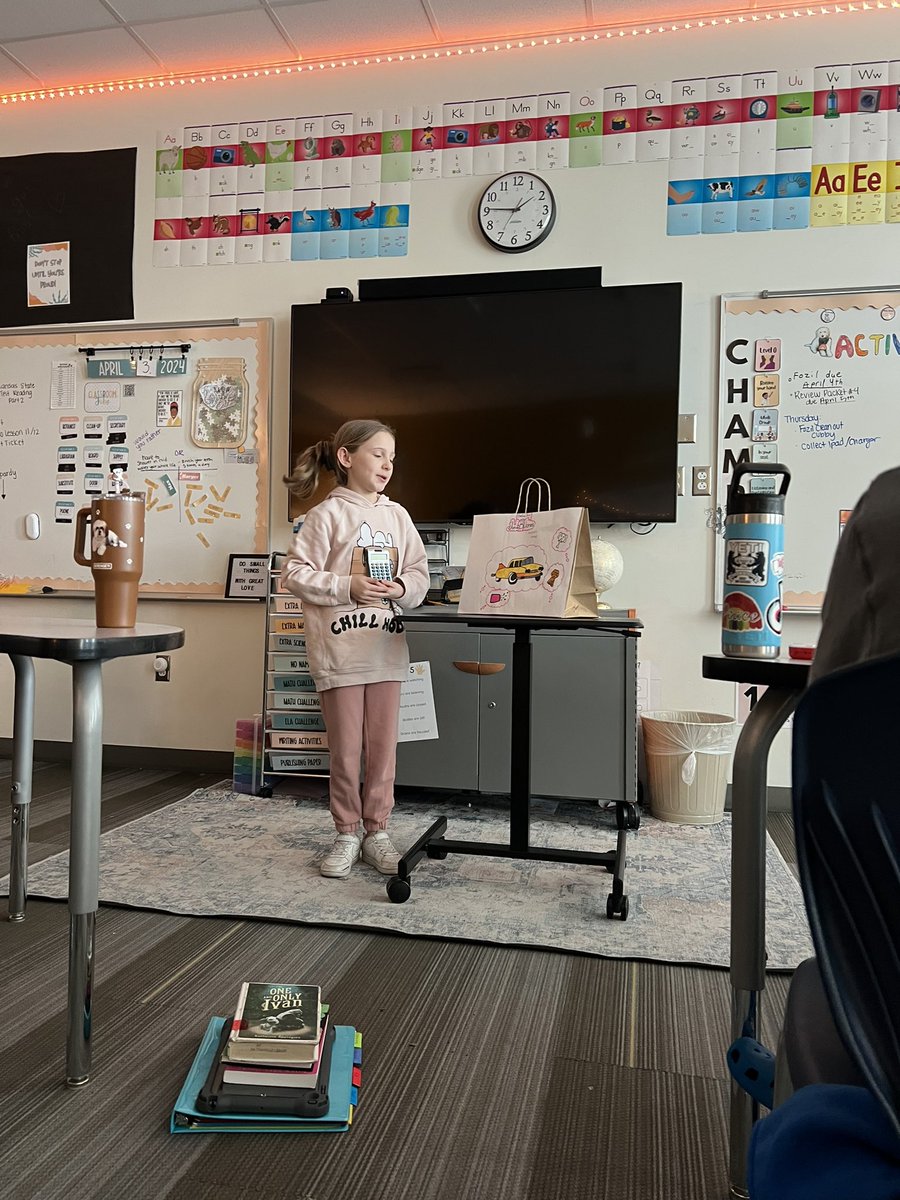 MrsWang4thgrade's tweet photo. Book reports in a bag were a success!! I love seeing student creativity shine. After these presentations, we all have a list of books we cant wait to read. 📚📖 https://t.co/qEVve7uvlg