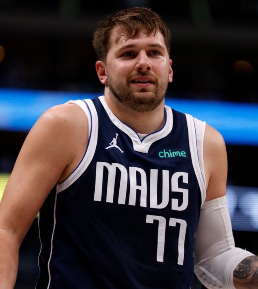 TheHoopCentral's tweet photo. LUKA DONCIC:

21 POINTS
5 REBOUNDS 
2 ASSISTS 
7/9 FGM
5/7 3PM

STILL THE 1ST QUARTER. https://t.co/T3u0wAMY2U