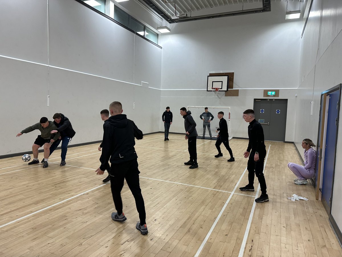 93 young people enjoying a range of different activities at tonights senior group from across and beyond the locality. We were joined by Emanuel from @EdFestCarnival to worm on routines with our young people ahead of carnival season. #youthworkworks