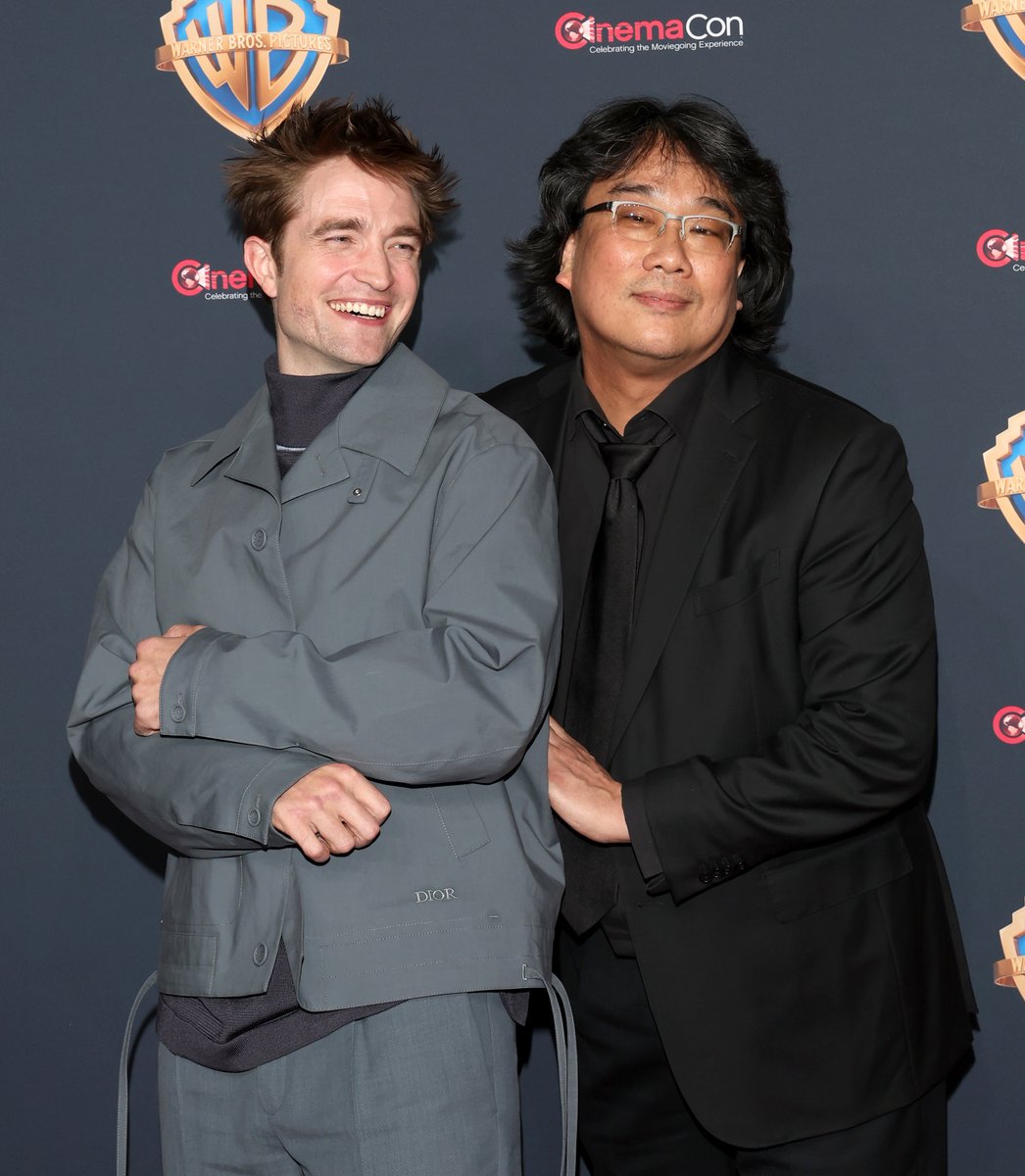 #Mickey17's Robert Pattinson and Bong Joon Ho practice their prom pose on the red carpet at the 2024 Warner Bros. #CinemaCon presentation