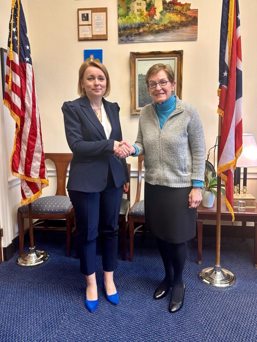 Great 1st meeting w/ @RepMarcyKaptur of #Ohio, longest-serving woman in Congress. We affirmed the importance of 🇪🇺🇺🇸 support for #Ukraine. Russia’s war is not against Ukraine, it is against freedom, democracy, a rules-based world. The EU has already trained 60K Ukrainian soldiers